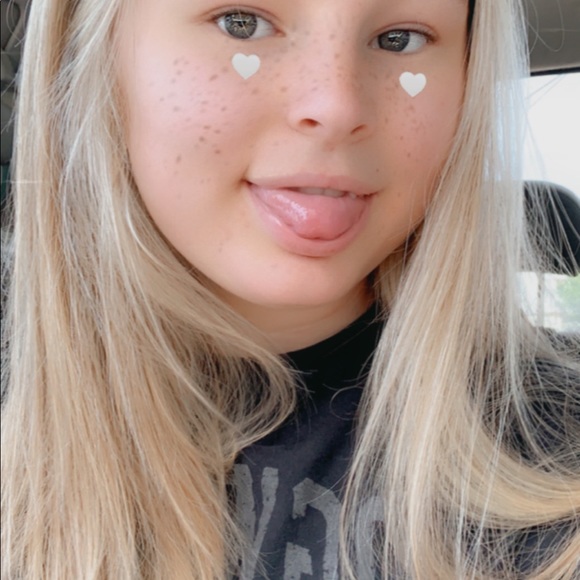 Meet your Posher, Madison - Picture 3 of 5